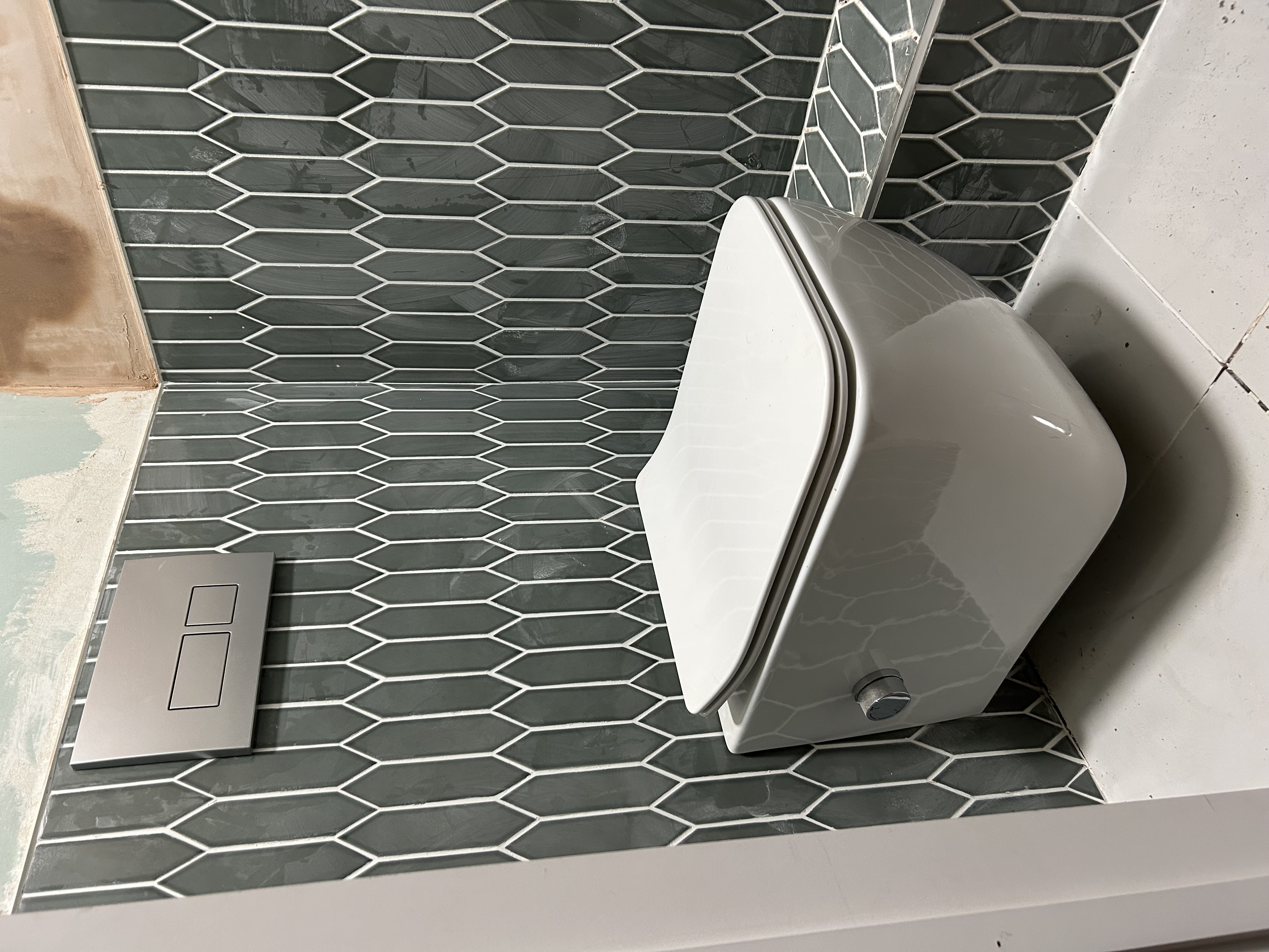 Modern wall-hung toilet with hexagonal tiling